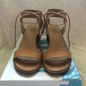 Women’s tan lace up heel size 7